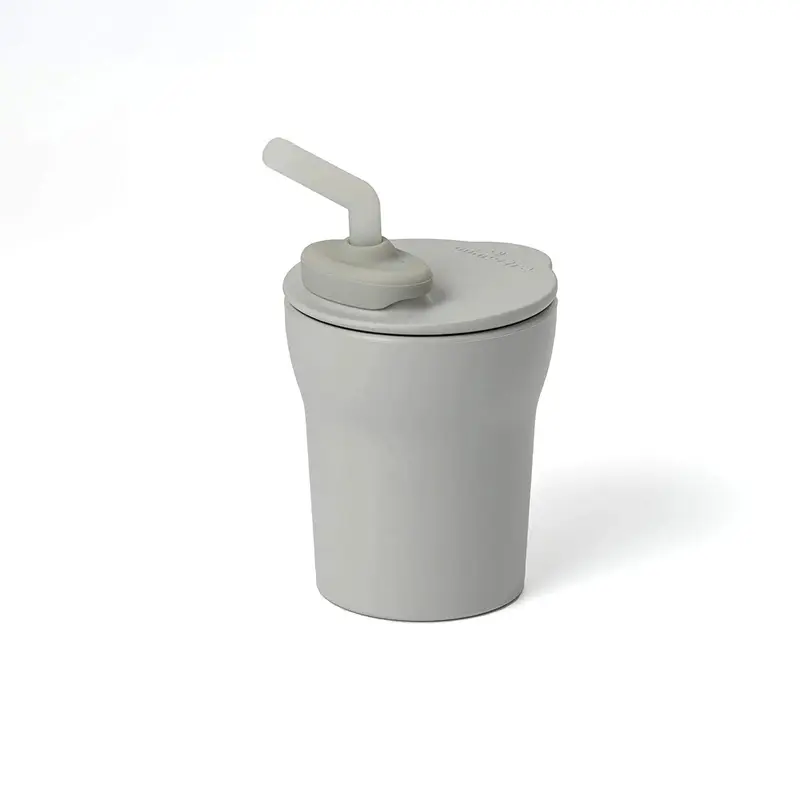 Bicchiere con cannuccia
