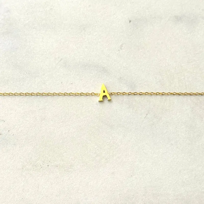 Cassette – Bracciale Minimal con Iniziale in Acciaio Inossidabile