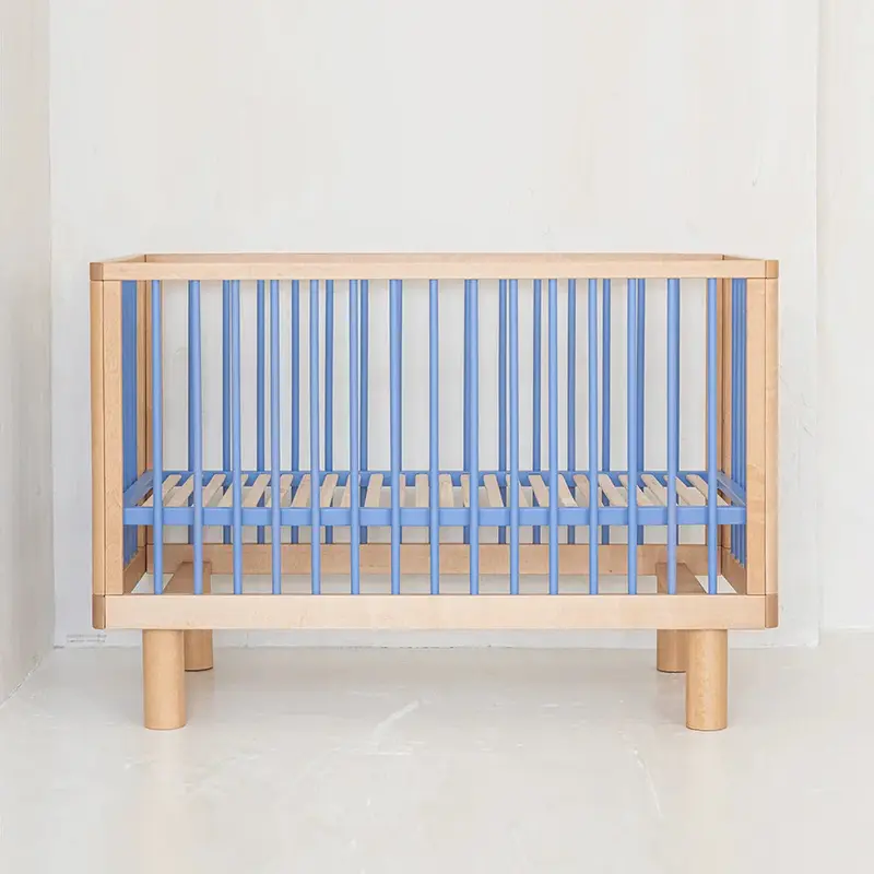 Karl & Fric NOX Cot Natural Wood & Blue – Lettino Evolutivo in Legno Massiccio di Betulla con Kit Junior Incluso