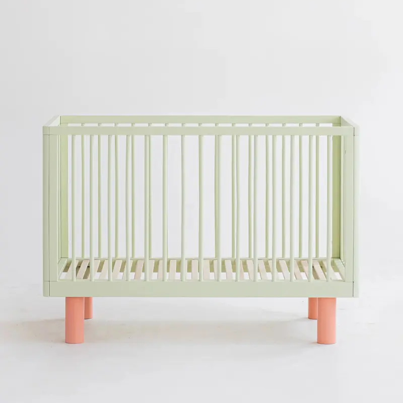 Karl & Fric NOX Cot Pistachio & Pink – Lettino Evolutivo in Legno Massiccio di Betulla con Kit Junior Incluso