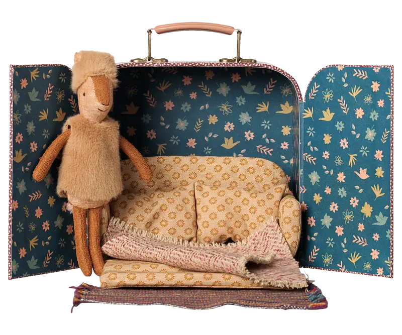 Maileg Renna Sorellina con Valigia – Casetta Portatile | Collezione Natale 2026 PRE-ORDINE