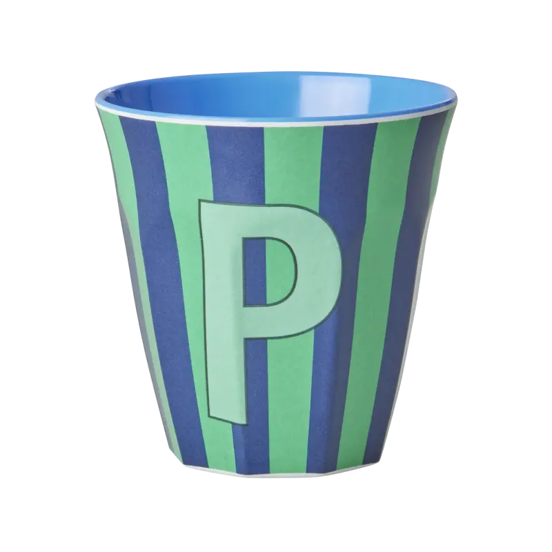 RICE Denmark | Tazza Media Lettera P – Multicolor a Righe Blu e Verdi – Melamina Alphabet Collection