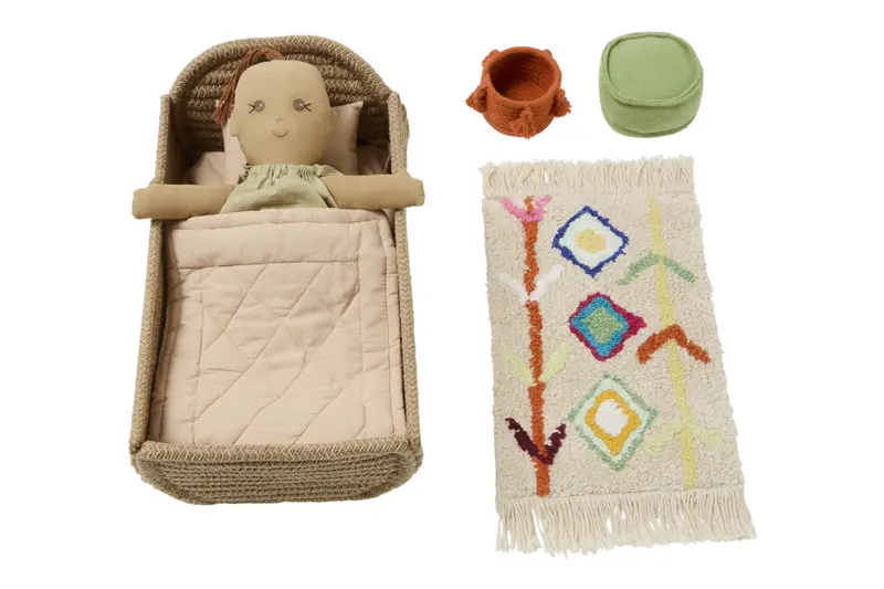 Set Mini Lorena - Bambola con culla, tappeto, cestino e pouf - 22x32x16cm